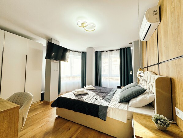 In-room safe, laptop workspace, blackout drapes, iron/ironing board - VITA VERDE (Torrevieja)