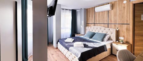 Deluxe Room | In-room safe, blackout drapes, iron/ironing board, free WiFi