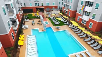 Hồ bơi ngoài trời