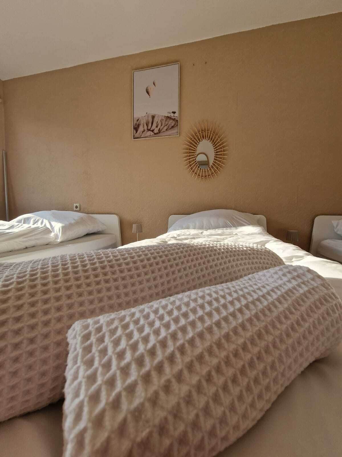 Internet, bed sheets