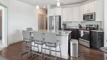 Appartamento (2 Bedrooms) | Cucina privata | Frigorifero, macchina per tè/caffè