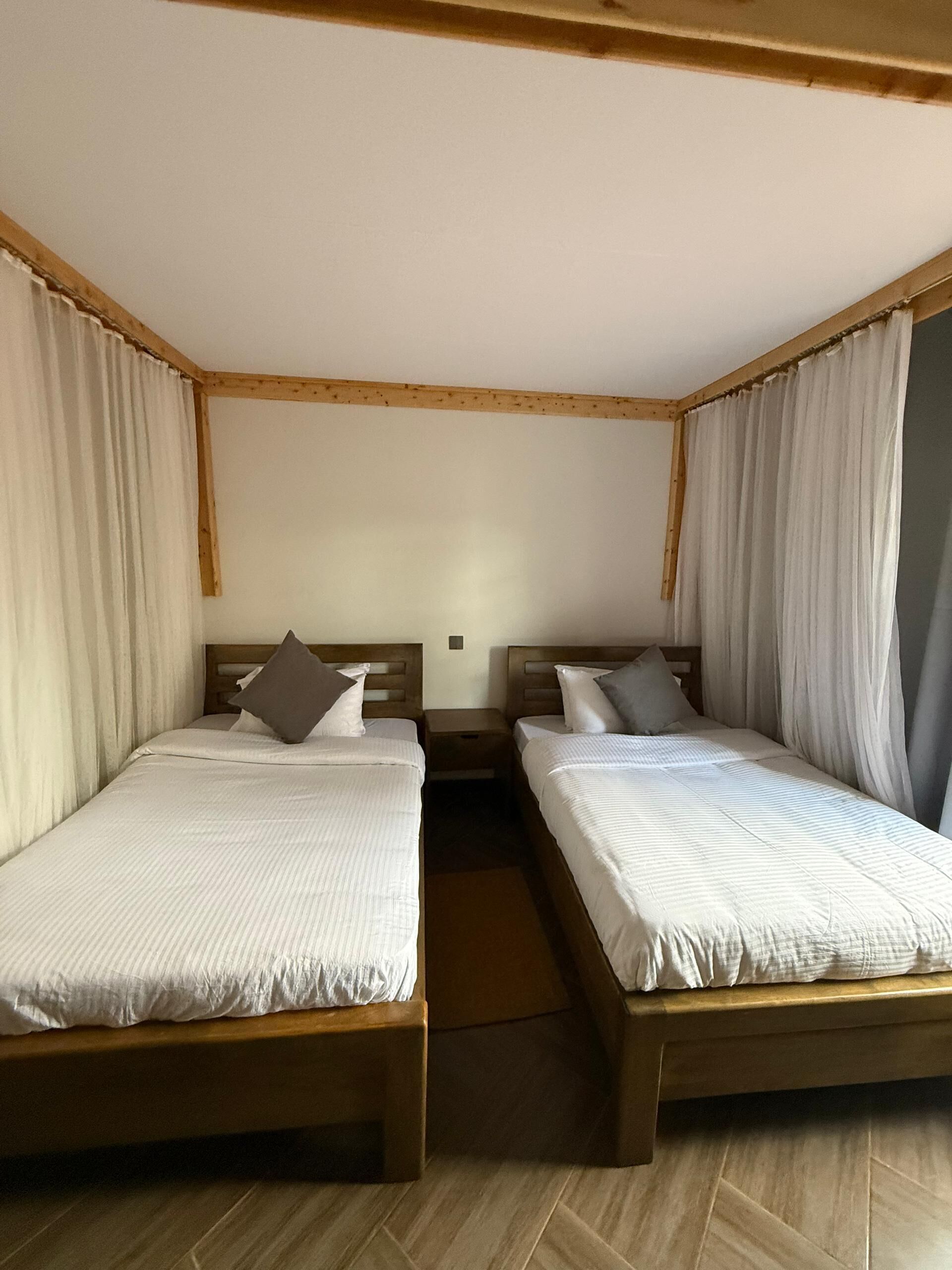 Design-Apartment | Schreibtisch, laptopgeeigneter Arbeitsplatz, Bügeleisen/Bügelbrett