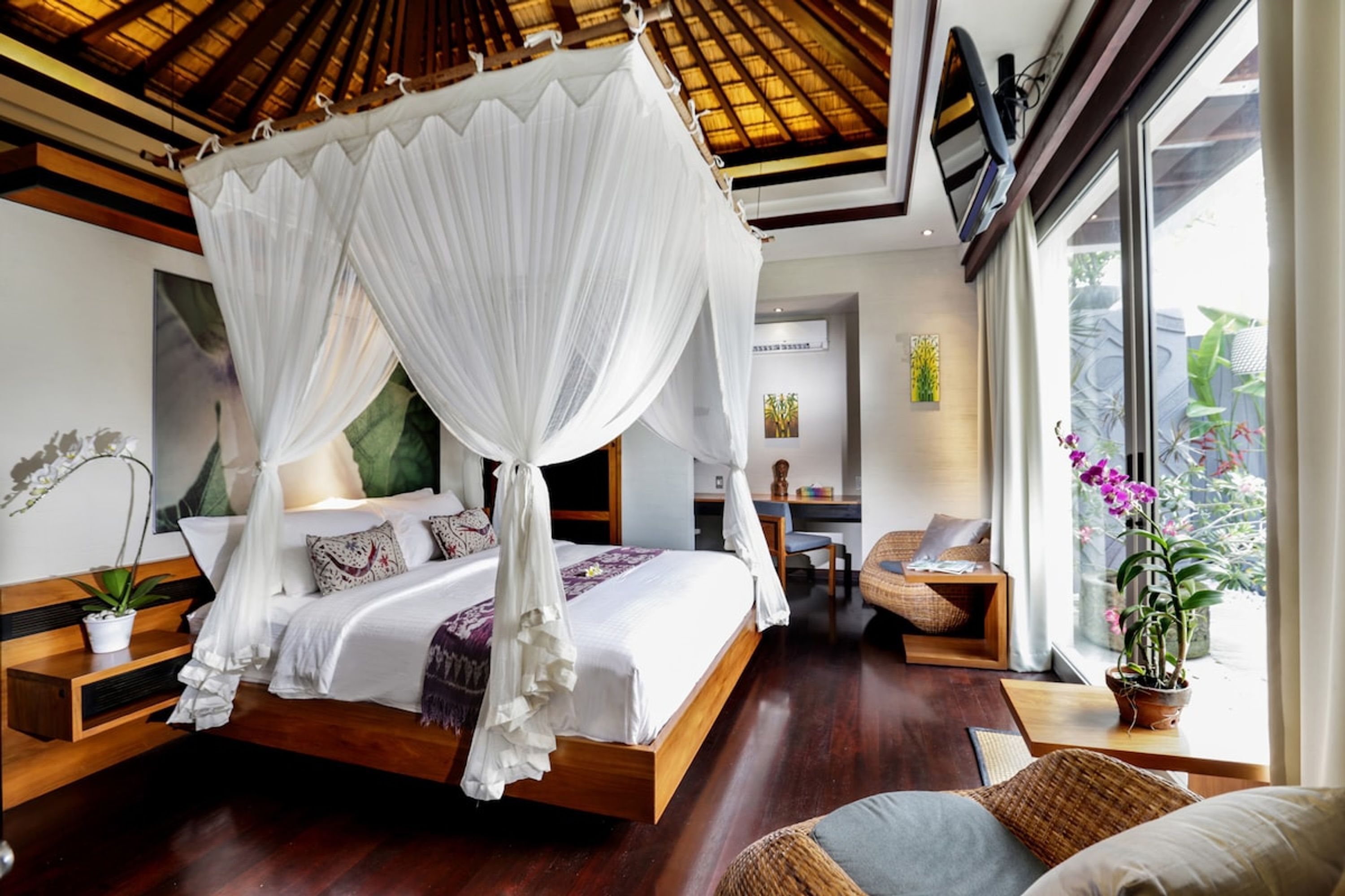 7 Schlafzimmer, Schreibtisch, Bügeleisen/Bügelbrett, Reisekinderbett