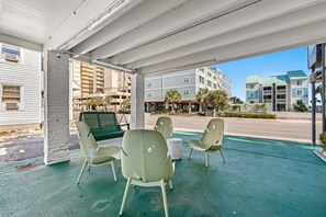 Terrace/patio - Sunny Studio Near the Beach at Palm Court (#1) (North Myrtle Beach)