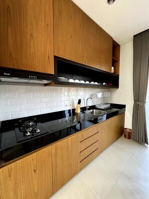 Private kitchen - Blackwood Villa · Perfect for couple walk to beach (Pangkung Tibah)