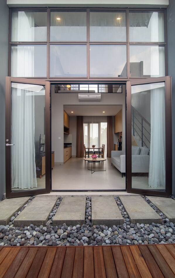 Interior - Villa Darmadi · Spacious studio beautiful sunset (Jalan Kebo Iwa Unit G26, . 82171, Indonesia)