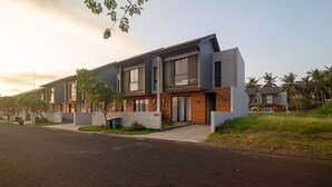 Exterior - Villa Darmadi · Spacious studio beautiful sunset (Jalan Kebo Iwa Unit G26, . 82171, Indonesia)