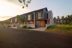 Exterior - Villa Darmadi · Spacious studio beautiful sunset (Jalan Kebo Iwa Unit G26, . 82171, Indonesia)