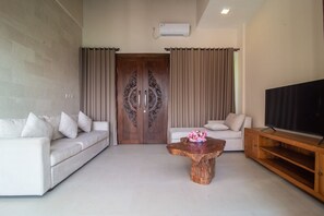 TV, offices - Dewi 3 Kemenuh · Ubud near Rice Fields, Waterfalls (Kemenuh)