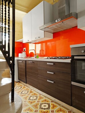Fridge, microwave, oven, stovetop - Casa Maltija 3 bedroom (Sliema)