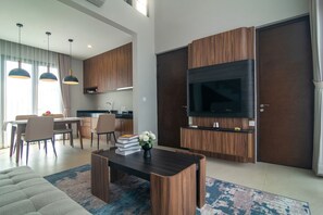 TV, offices - De'Kunyit Villa ·Stylish,modern design near  beach (Jalan Kebo Iwa Unit G22, . 82171, Indonesia)