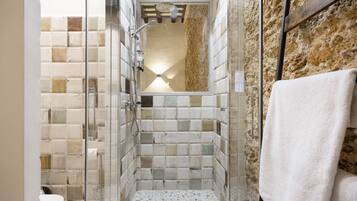 Douche, serviettes fournies