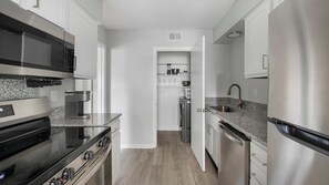 Refrigerador y comedor 