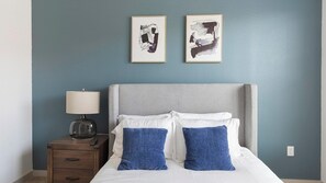 Desk, iron/ironing board, WiFi, bed sheets - Landing | Stunning 1BD, Pool, Gym (Allen)