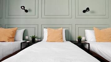 Desk, iron/ironing board, WiFi, bed sheets