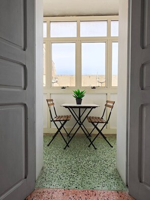 Dining - Cosy room | 1 bedroom (Tal-Pietà)