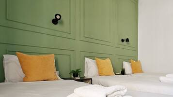 Desk, iron/ironing board, WiFi, bed sheets