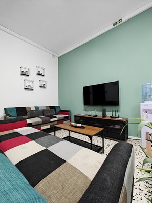 TV - Cosy room | 1 bedroom (Tal-Pietà)