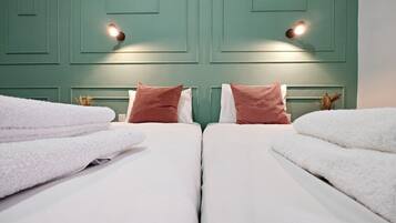 Desk, iron/ironing board, WiFi, bed sheets