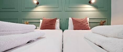 Skrivebord, strykejern/-brett, wi-fi og sengetøy