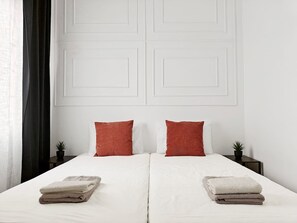 Una scrivania, ferro/asse da stiro, Wi-Fi, lenzuola