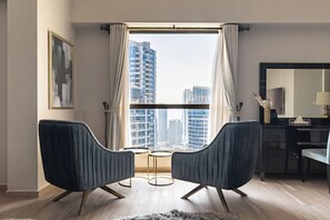 디럭스 펜트하우스, 침실 4개, 시내 전망 | 각각 다른 스타일의 인테리어, 각각 다르게 가구 비치, 암막 커튼, 방음 설비