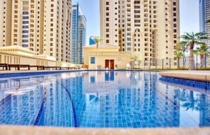 Outdoor pool, pool umbrellas, pool loungers - SIMPLY COMFORT Lux Penthouse 4BR Apartment with Iconic Marina Views (Dubai)