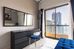 디럭스 펜트하우스, 침실 4개, 시내 전망 | 각각 다른 스타일의 인테리어, 각각 다르게 가구 비치, 암막 커튼, 방음 설비