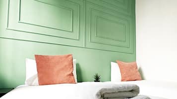 Desk, iron/ironing board, WiFi, bed sheets