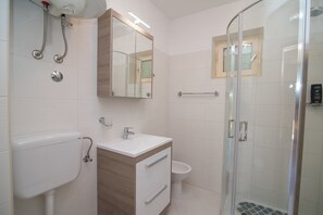 Bathroom - Mira B4- A in Mali Lošinj (Mali Lošinj)