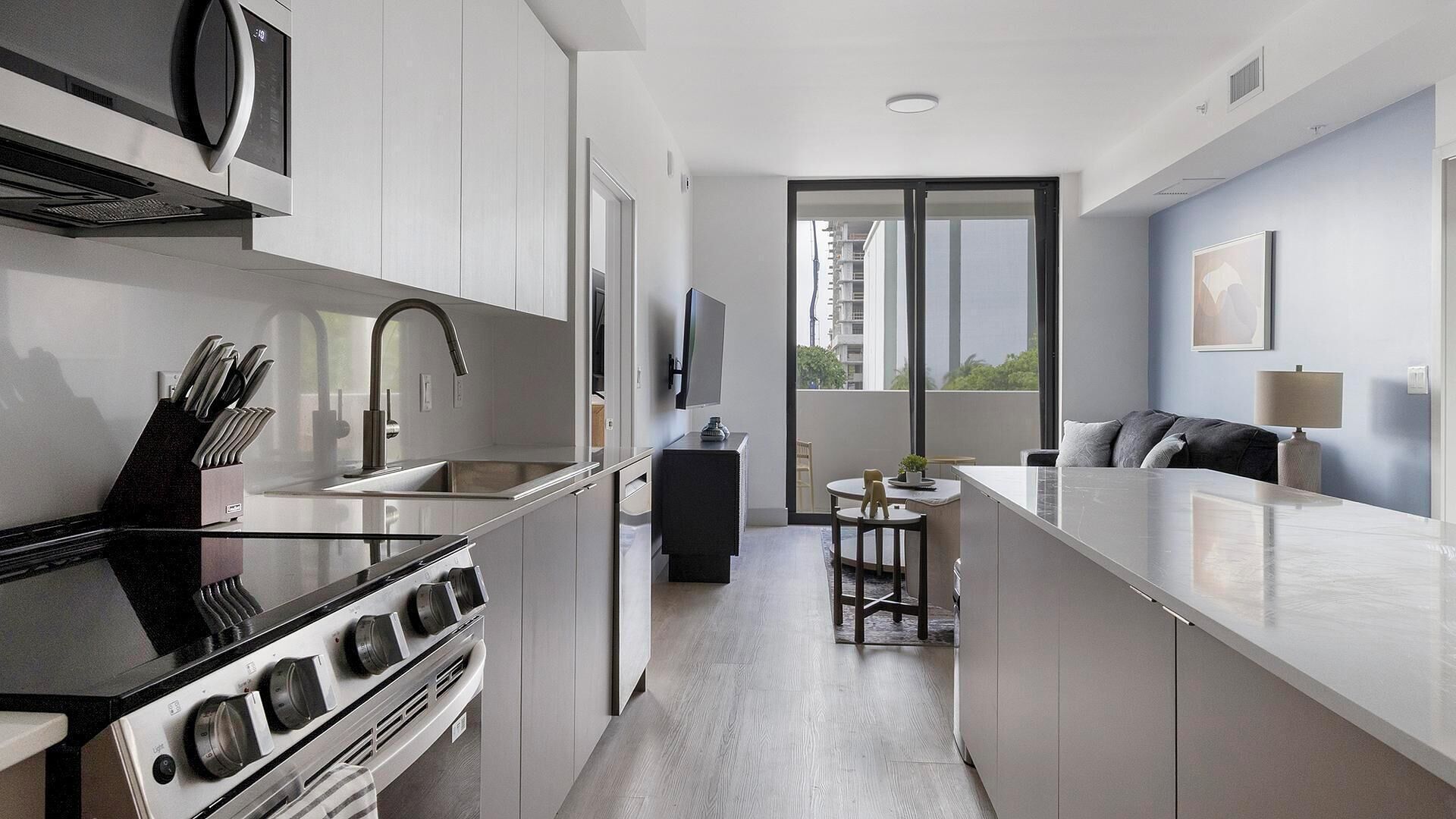 Refrigerador y comedor 