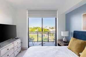Desk, iron/ironing board, WiFi, bed sheets - Landing | Spectacular 2BD, Gym, Clubhouse (North Miami)