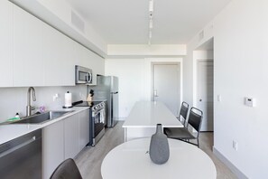 Fridge, dining tables - Landing | Spectacular 2BD, Gym, Clubhouse (North Miami)