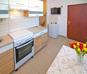 Fridge, oven, stovetop, cookware/dishes/utensils - Zeljka Mali Losinj / Zeljka A2 (Mali Lošinj)