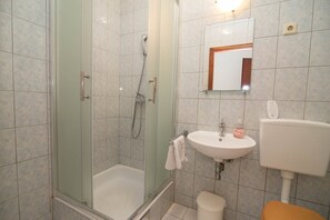 Bathroom - Sv. Martin / B&B u blizini uvale sv. Martina A (Mali Lošinj)