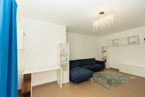 TV - Bright and practical apartment with outdoor space (Olbia)