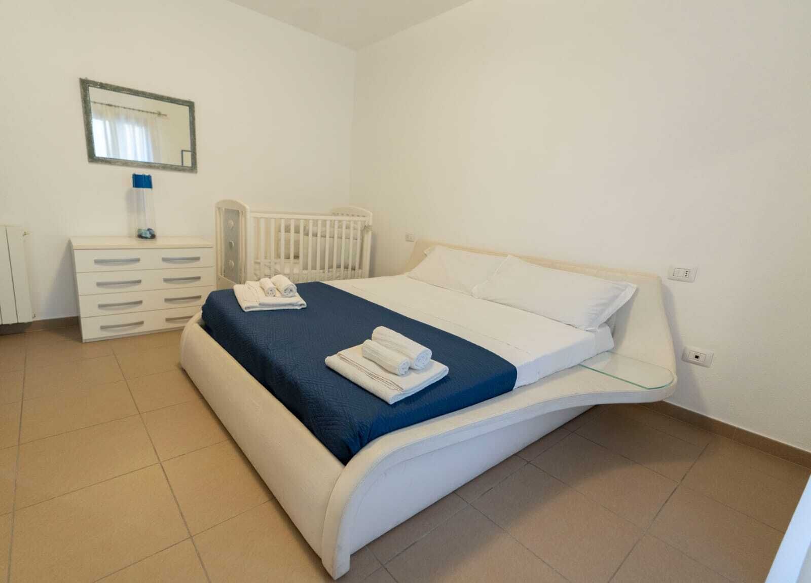 Strykejern/-brett, internettilgang og sengetøy