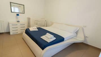 Bügeleisen/Bügelbrett, Internetzugang, Bettwäsche