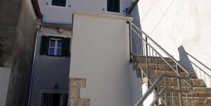 Exterior detail - Mariana B4 · Mariana B4 (Veli Lošinj)