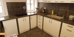 Fridge, oven, stovetop, cookware/dishes/utensils - Mariana B4 · Mariana B4 (Veli Lošinj)