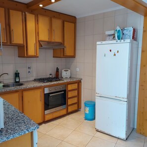 Private kitchen - Holiday Home 'Girasol' with Sea View, Private Terrace and Wi-Fi (Faial da Terra)