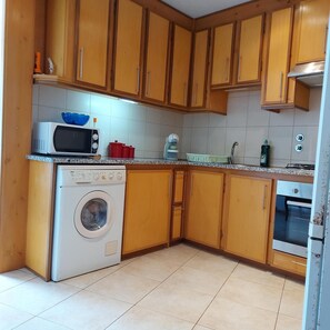 Private kitchen - Holiday Home 'Girasol' with Sea View, Private Terrace and Wi-Fi (Faial da Terra)