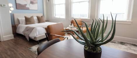 Studio, 1 Queen Bed (0 Bedroom) | Individually decorated, individually furnished, iron/ironing board