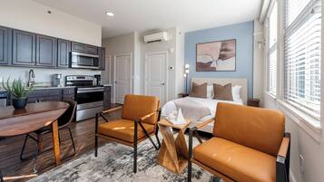 Studio, 1 Queen Bed (0 Bedroom) | Individually decorated, individually furnished, iron/ironing board