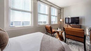 Studio, 1 grand lit (0 Bedroom) | Décor unique, ameublement unique, bureau