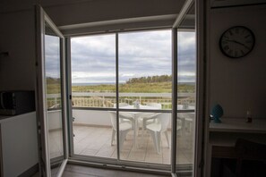 Interior - Stromboli Sunset with shared pool (Villaggio del Golfo)