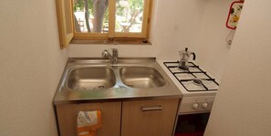 Fridge, stovetop, cookware/dishes/utensils - Zdenka / Bura A2 Veli Lošinj (Veli Lošinj)