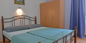 2 bedrooms, WiFi, bed sheets