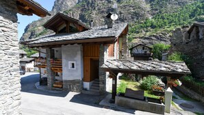 A rustic mountain village with stone buildings, wooden balconies, and a paved street. - 'Maison Elie' Apartment with Mountain View, Balcony and Wi-Fi (Vieyes   Aymavilles)