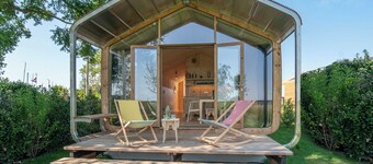 Luxury house in the green on the water near the beach, Leiden and Amsterdam